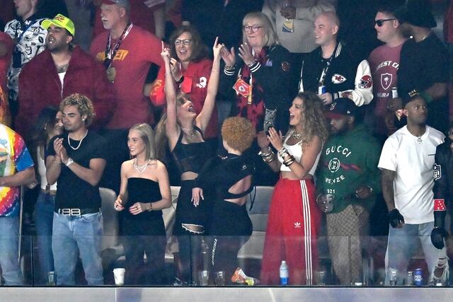 Taylor Swift dona 100,000 dólares a familia de la víctima del tiroteo