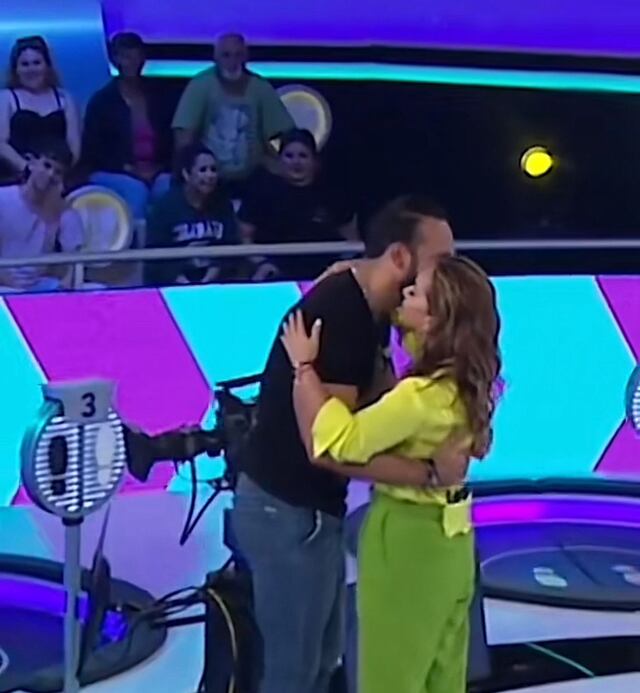 Adamari López “se enamora” de un concursante en su nuevo programa