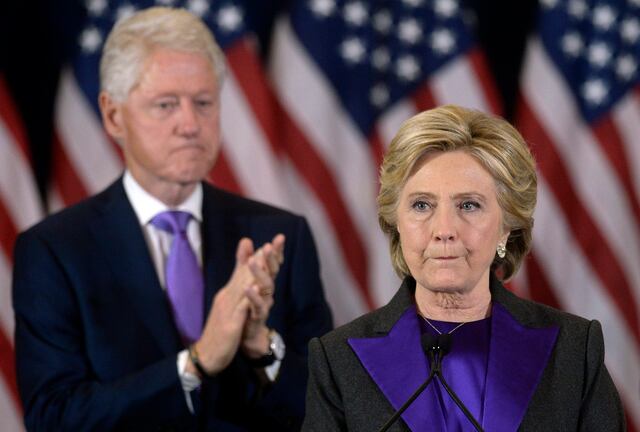 Director del FBI defiende investigación a Clinton