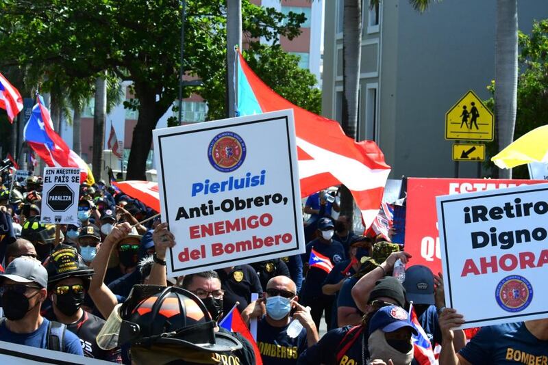 Bomberos de Puerto Rico exigen mejores salarios