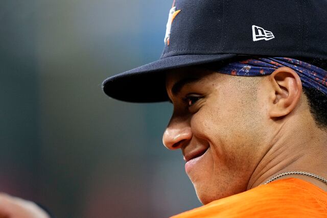Jeremy Peña supera a Carlos Correa al obtener el Guante de Oro