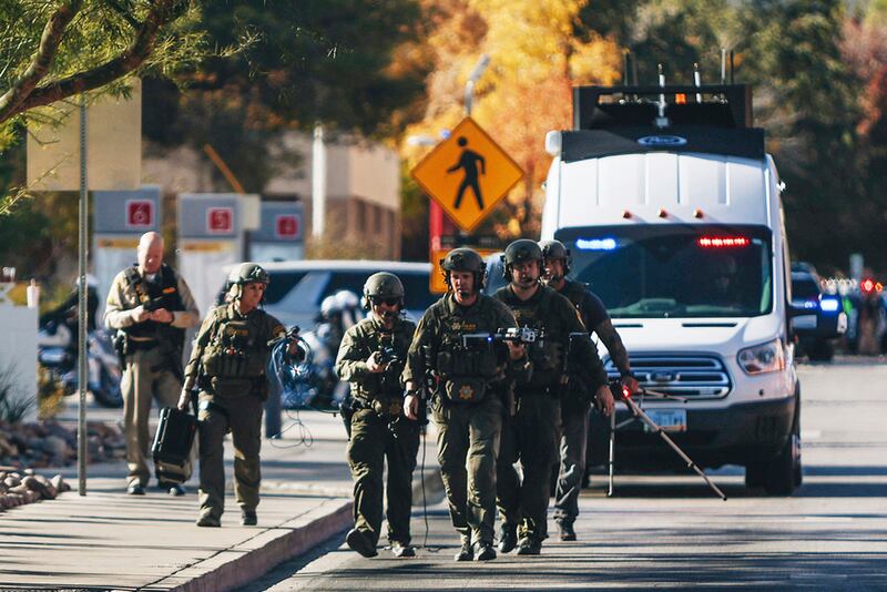 Policías en la escena de la matanza en la Universidad de Nevada en Las Vegas.