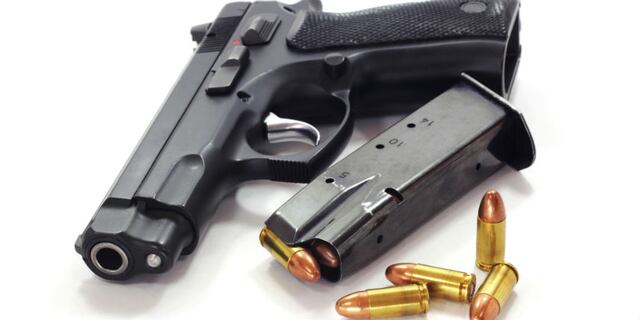Balean joven desde auto en movimiento en Río Grande