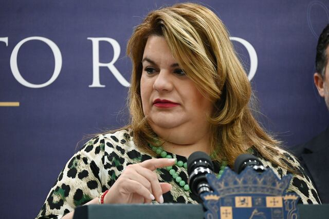Gobernadora firma polémica ley que prohíbe tratamientos de afirmación de género en menores