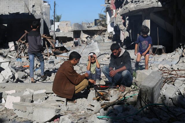 Israel y Hamás anuncian una extensión de la tregua en Gaza minutos antes de su final