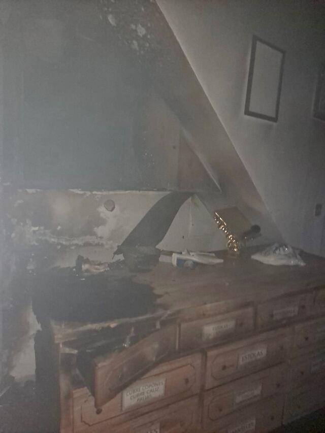 Bomberos extinguen fuego en iglesia católica de Naguabo