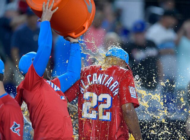 Marlins vencen a Dodgers