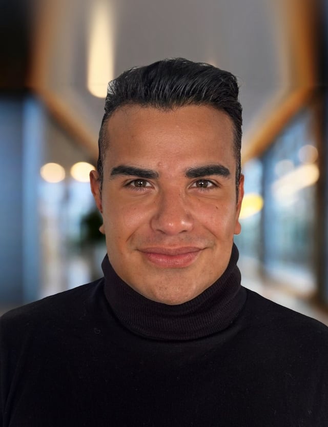 Carlos “Charly” Pérez lanza Studio VII y mantiene alianza estratégica con Warner Music Latina