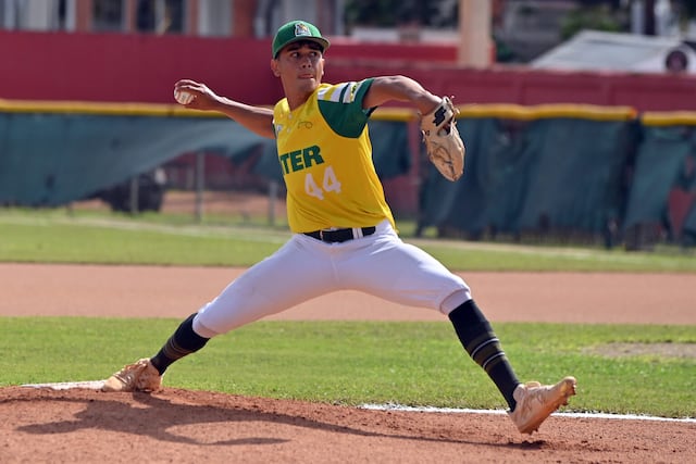 Arrancan los Tigres de la UIPR y los Taínos de la UAGM ganando las series de cuarto de final del béisbol