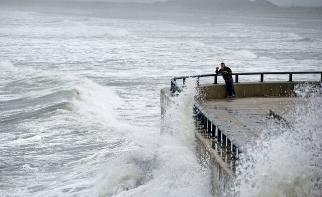 Harvey se mantiene estacionario en el Golfo de México en su rumbo hacia Texas