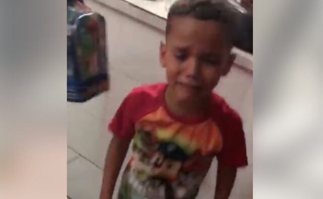 Niño llora al saber que Tommy Ramos ya no estará en Exatlón