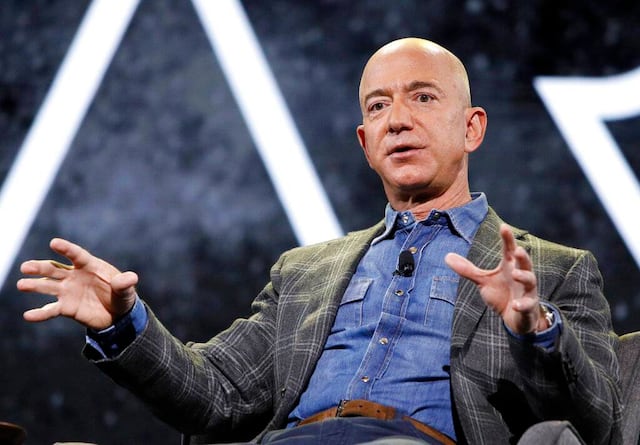 Bezos, dueño de Amazon, viajará al espacio con una piloto de 82 años