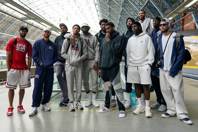 Selección de baloncesto de EE.UU. arriba a Francia