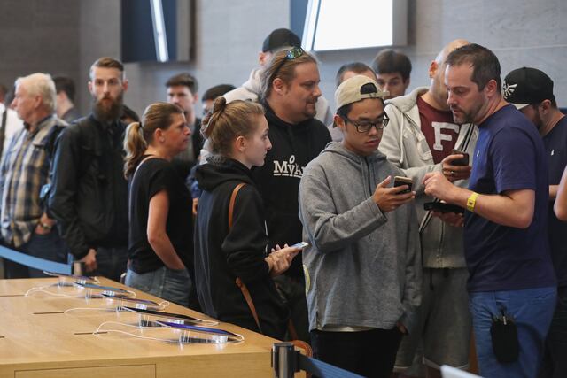 Joven de 19 años se desnuda para ganarse un iPhone X pero todo era una cruel broma