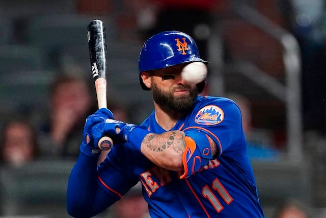 Con múltiples fracturas Kevin Pillar de los Mets tras pelotazo en la cara