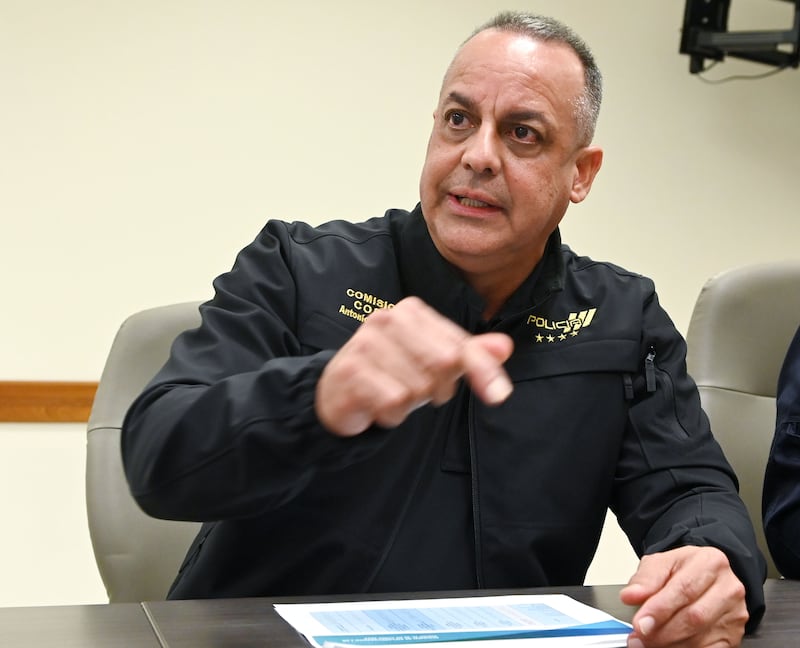 El coronel Antonio López Figueroa, Comisionado de la Policía, explica cómo ellos trabajan con las estadísticas. Departamento de Justicia. San Juan. Metro PR 19 de julio de 2023