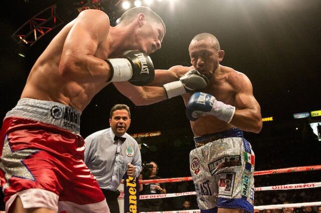 Rocky Martínez se corona campeón de las 130 libras