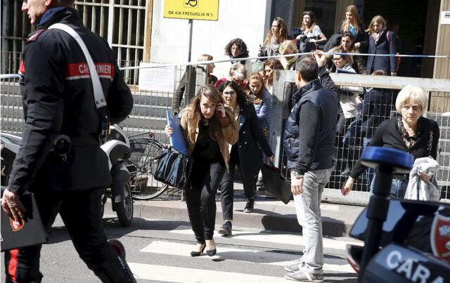 Momentos de terror se viven en Italia tras atentado en tribunal