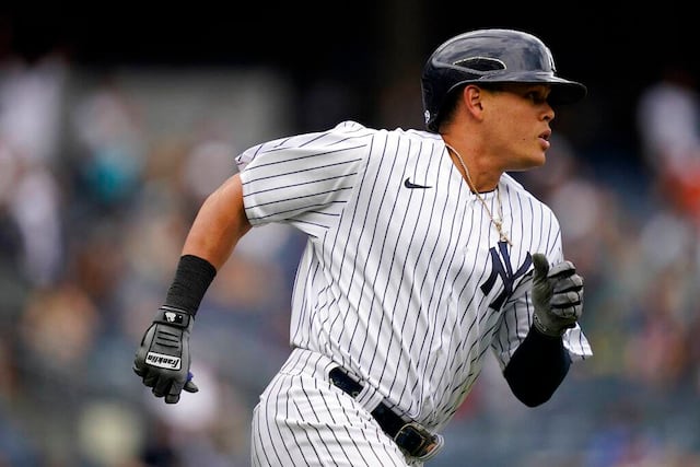 Jonrón de Urshela ayuda a Yanquis a vencer 7-5 a Atléticos