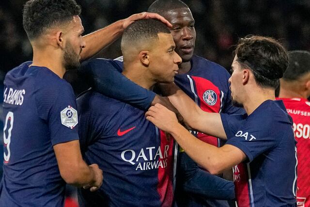 Mbappé marca de penalti en triunfo de PSG por 5-2 sobre Mónaco