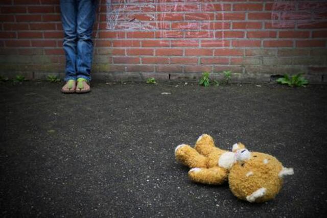 11 familiares violan a seis hermanas en Argentina