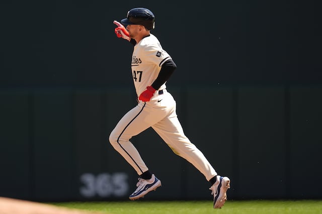 Julien conecta dos jonrones y Mellizos vencen 6-3 a los Medias Blancas