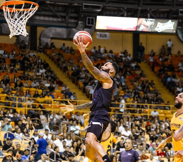 Final de película en victoria de los Capitanes de Arecibo sobre los Cangrejeros de Santurce