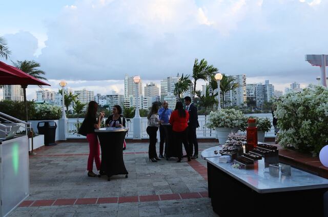 Chef Nathan Harmon agasaja invitados especiales