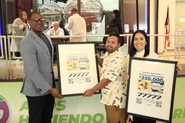 Reconocen labor de Fundación Síndrome Down con billete conmemorativo