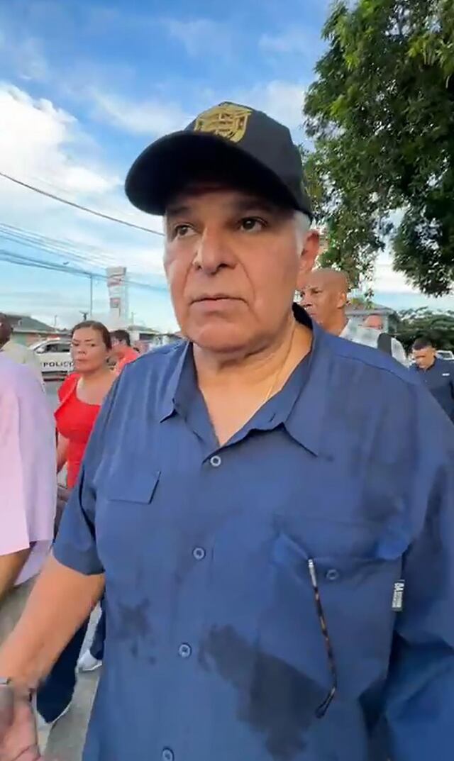 El presidente de Panamá visita una de las áreas más afectadas por el terremoto