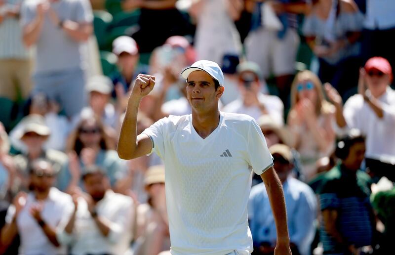 El tenista español Rafael Jodar celebra la victoria ante su compatriota Pablo Carreñoo Busta en Wimbledon Championships en Londres, Reino Unido. EFE/EPA/NEIL HALL