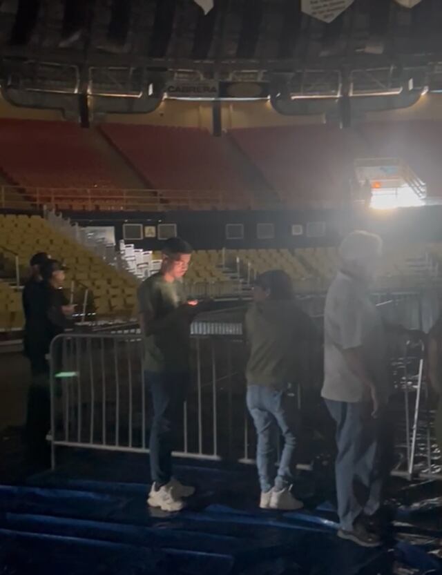 Se va la luz en Arecibo en medio de venta de boletos para residencia de Bad Bunny