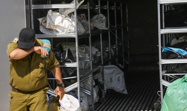 Rabinos trabajan sin cesar para contar los muertos por el ataque de Hamas