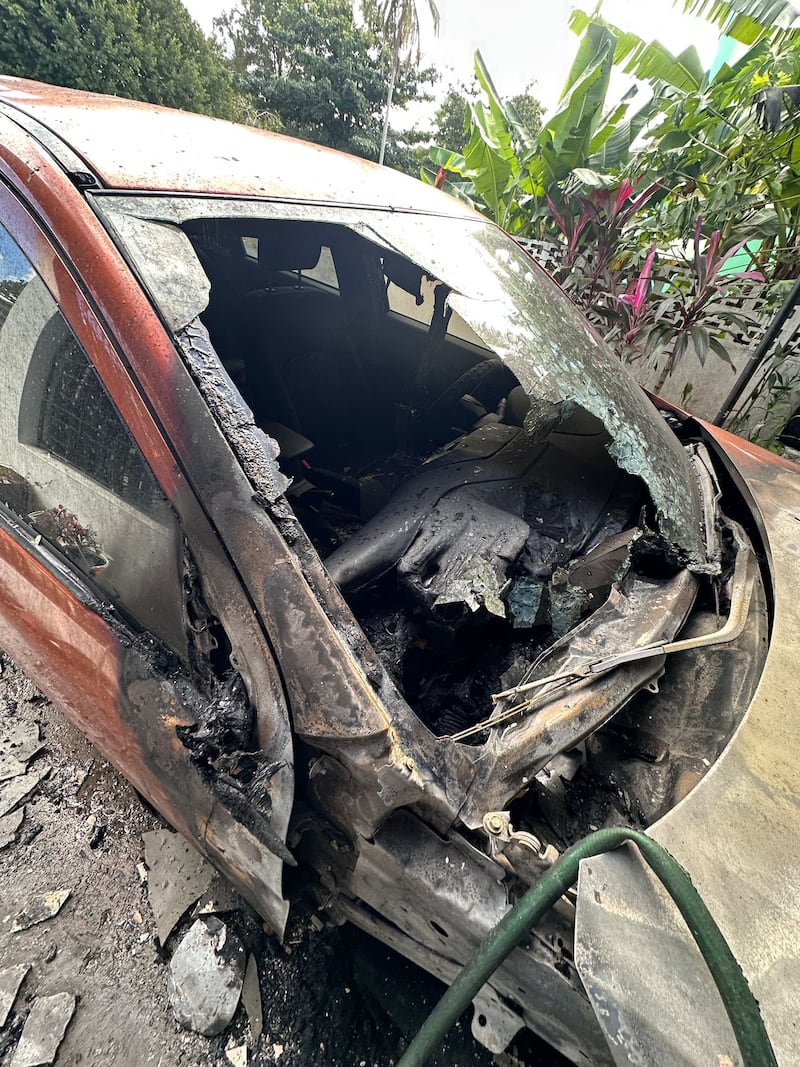 El vehículo de la familia también se perdió como consecuencia del siniestro.