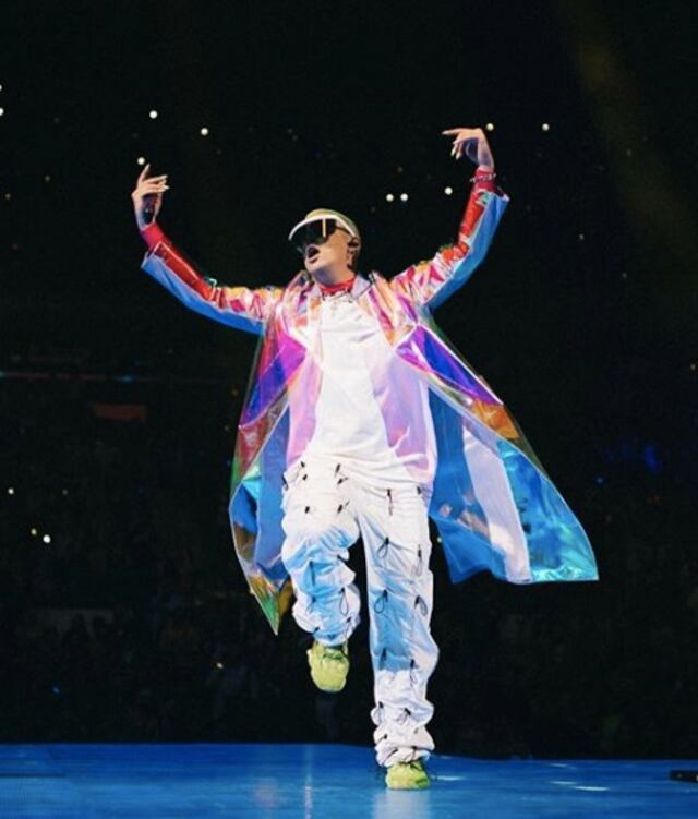 Bad Bunny estrena nuevo look para vídeo de "Ni Bien Ni Mal"