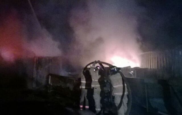 Extinguen incendio en recicladora en Ponce