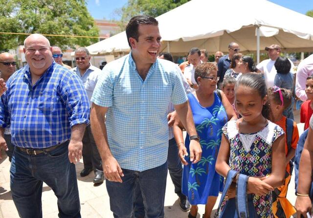 Gobernador revisa preparativos para el año escolar en Vieques