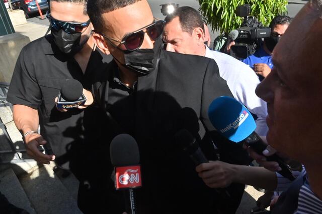 “Sería mejor tenerlo fuera”: Daddy Yankee llega al tribunal a apoyar a Raphy Pina