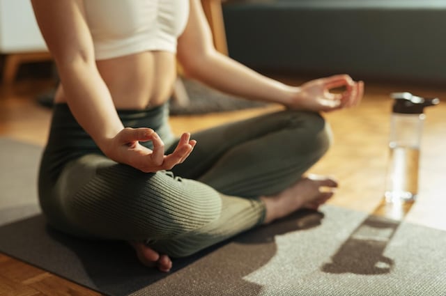 Beneficios del yoga para liberar el estrés de la semana laboral