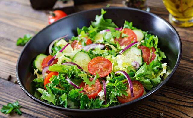 Cómo preparar una ensalada fresca y fácil: la receta perfecta para principiantes