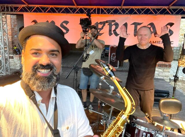 Edgar Abraham pone a rumbear al público en Polonia