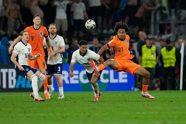 Holandés Zirkzee firma con el Manchester United hasta el 2029