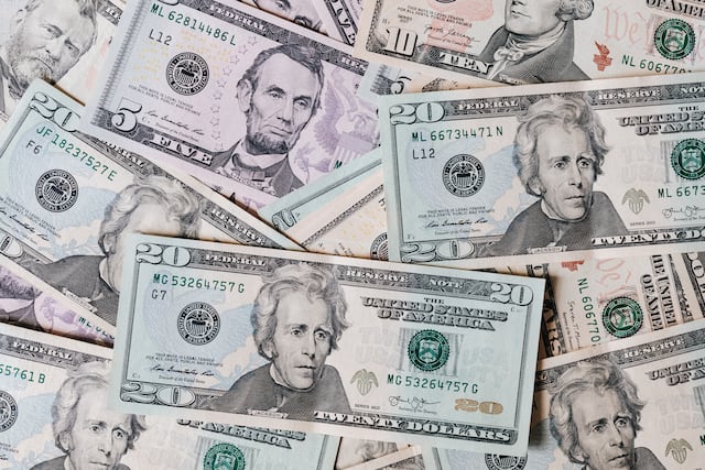 Junta ordena pago de bonos pendientes a unos 300 empleados públicos