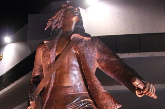 Wilkins es honrado en su pueblo con estatua
