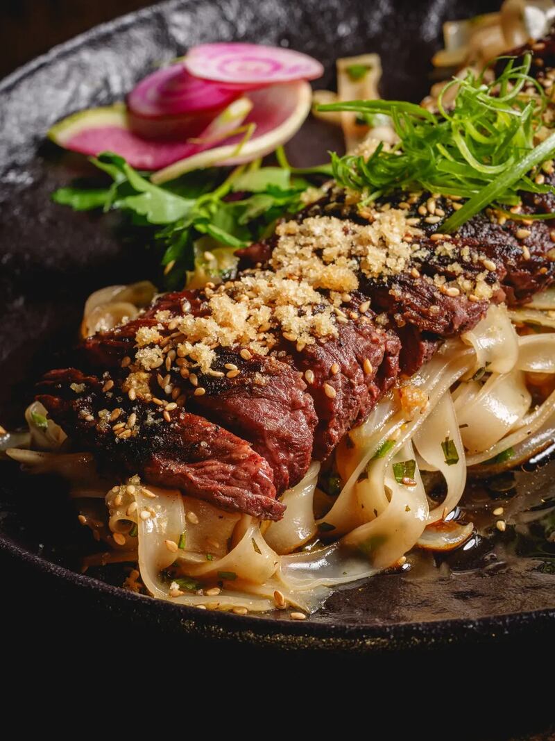 DRGN propone una velada para celebrar a los padres, mentores y figuras especiales con buena gastronomía, energía y momentos memorables.