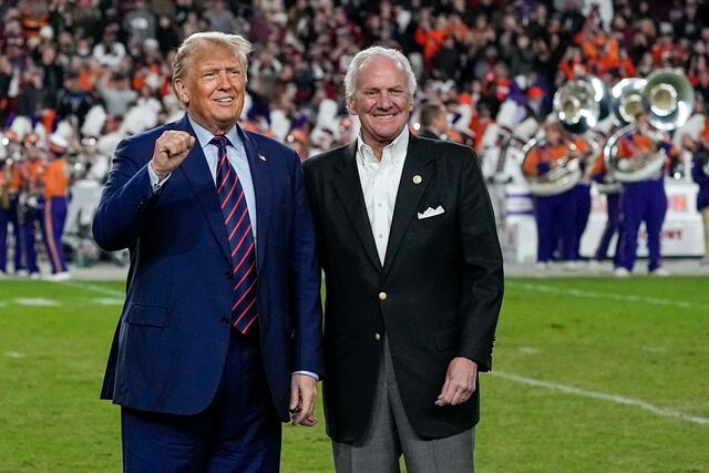 Donald Trump recibe aplausos y abucheos en Carolina del Sur