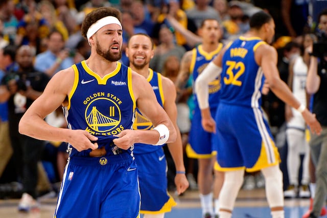 Warriors remontan tras expulsión de Green, ganan a Grizzlies