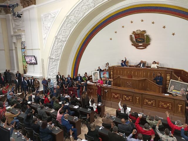 Detienen a 14 periodistas durante la sesión inaugural de la nueva Asamblea Nacional venezolana