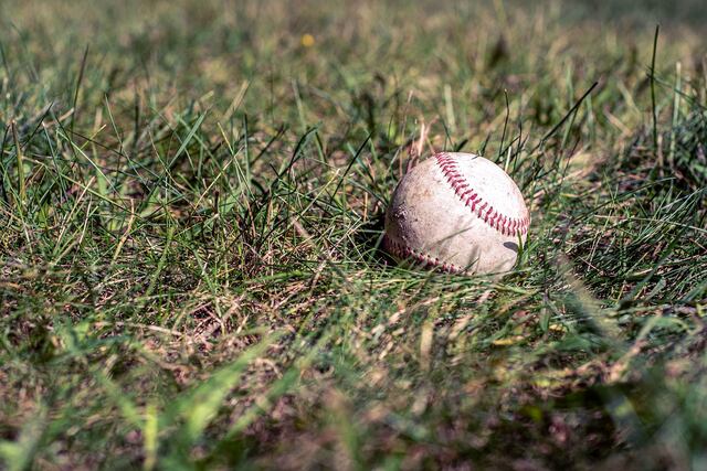 Leones sacan victoria ante los Indios en el béisbol invernal