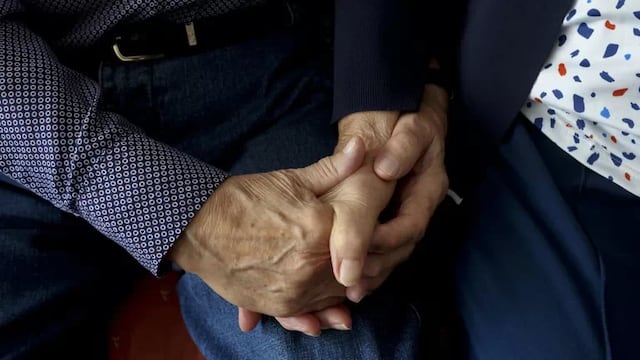 Carga mayor sobre las mujeres de mediana edad como cuidadoras informales